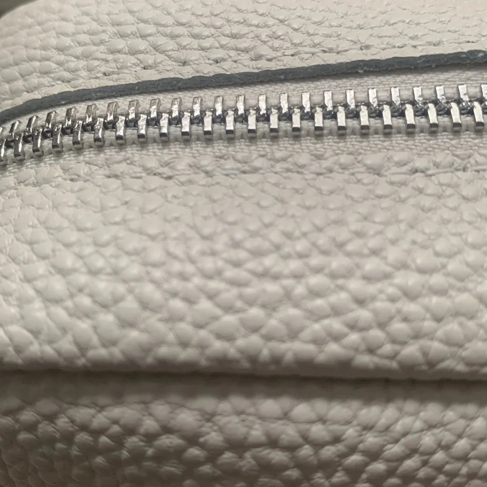 🥳2x Host pick🥳 genuine leather crossbody bag - Picture 7 of 13